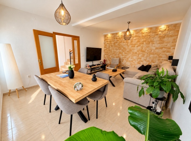 Resale - Townhouse - Daya Nueva - Daya Nueva Centro