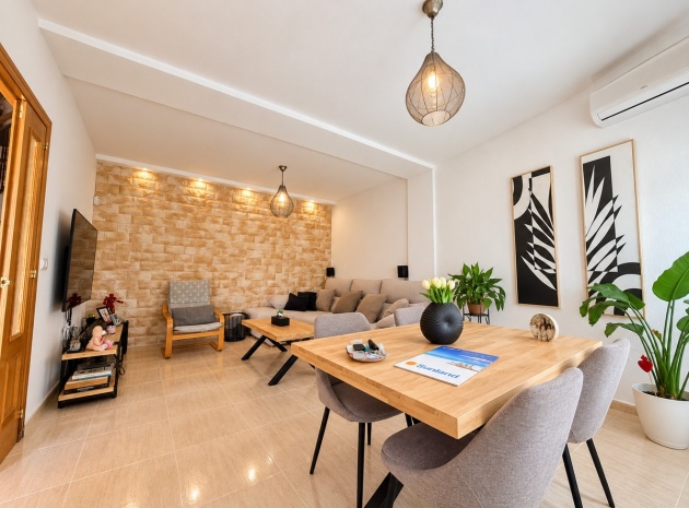 Resale - Townhouse - Daya Nueva - Daya Nueva Centro