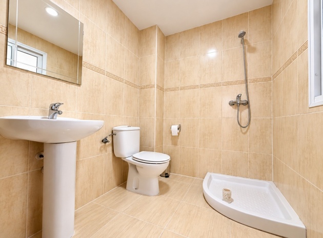 Resale - Townhouse - Daya Nueva - Daya Nueva Centro