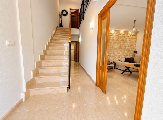 Resale - Townhouse - Daya Nueva - Daya Nueva Centro