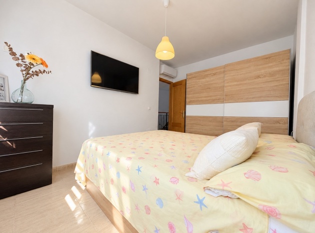 Resale - Townhouse - Daya Nueva - Daya Nueva Centro