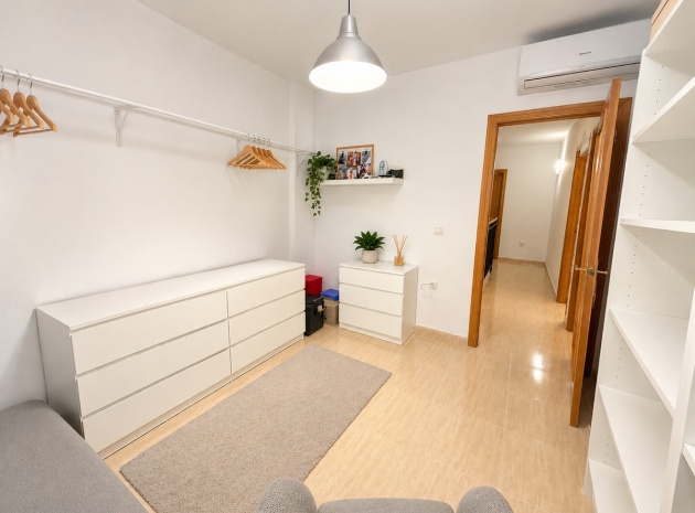 Resale - Townhouse - Daya Nueva - Daya Nueva Centro