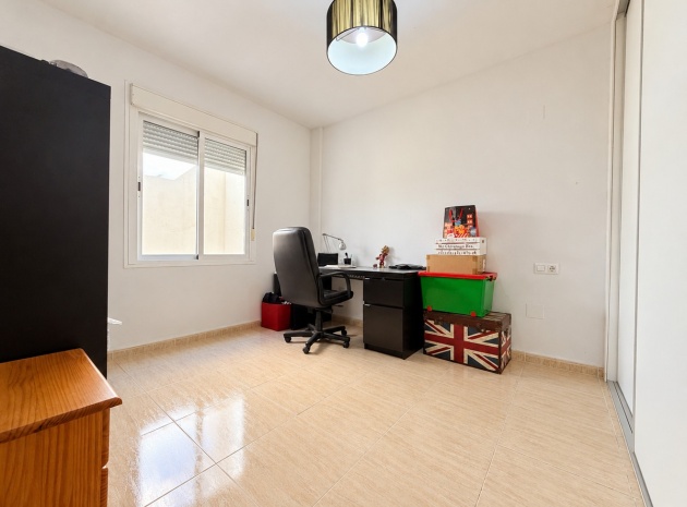 Resale - Townhouse - Daya Nueva - Daya Nueva Centro