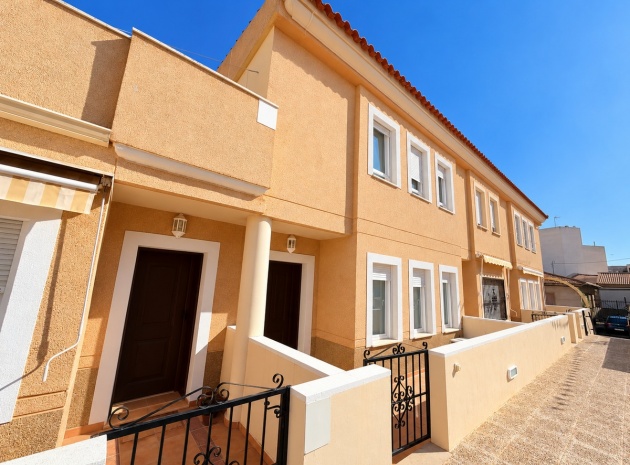 Resale - Townhouse - Daya Nueva - Daya Nueva Centro