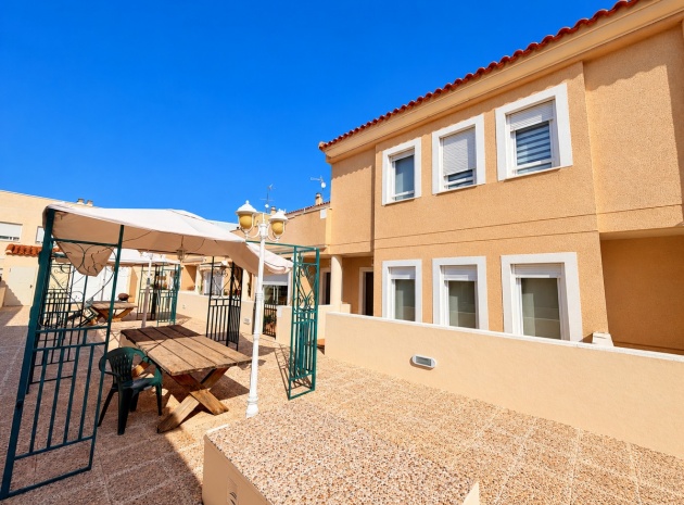 Resale - Townhouse - Daya Nueva - Daya Nueva Centro
