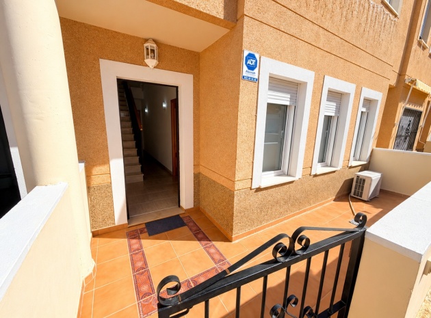 Resale - Townhouse - Daya Nueva - Daya Nueva Centro