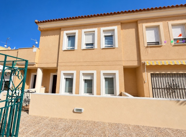 Resale - Townhouse - Daya Nueva - Daya Nueva Centro