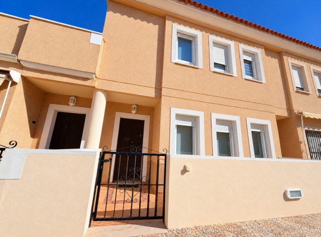 Resale - Townhouse - Daya Nueva - Daya Nueva Centro