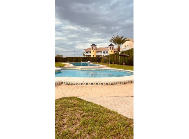 Resale - Villa - Orihuela - Villamartin