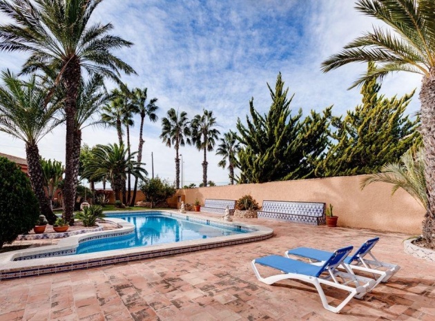 Resale - Villa - Torrevieja - La Siesta