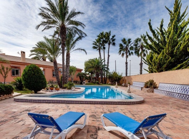 Resale - Villa - Torrevieja - La Siesta