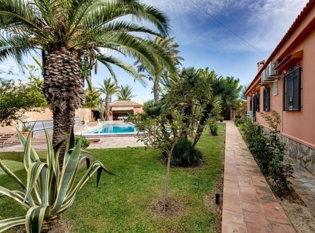 Resale - Villa - Torrevieja - La Siesta