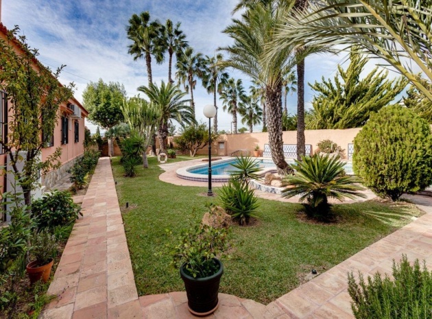 Resale - Villa - Torrevieja - La Siesta