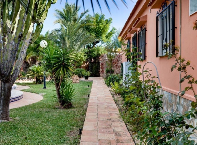 Resale - Villa - Torrevieja - La Siesta