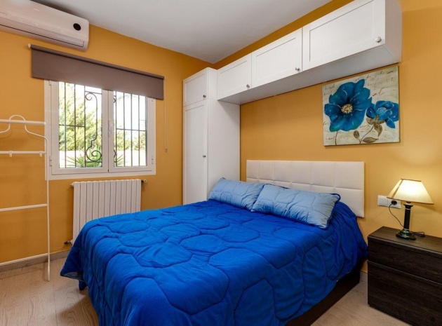 Resale - Villa - Torrevieja - La Siesta