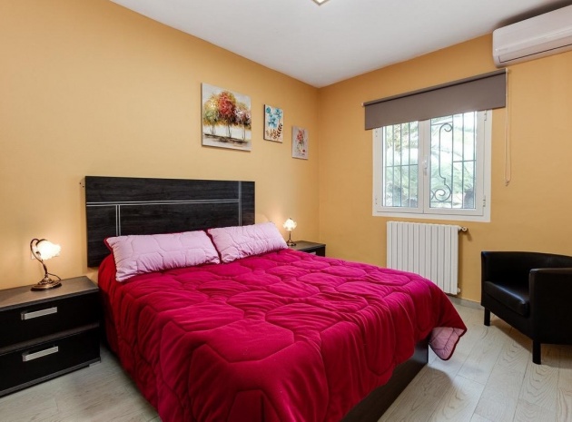 Resale - Villa - Torrevieja - La Siesta