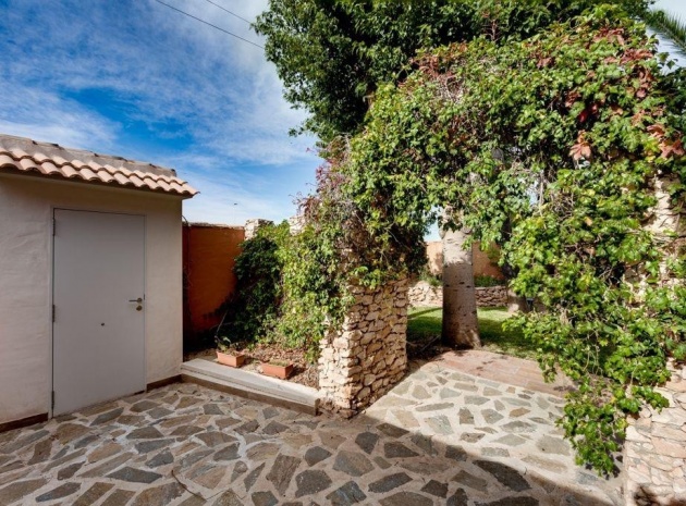 Resale - Villa - Torrevieja - La Siesta