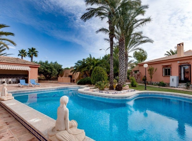 Resale - Villa - Torrevieja - La Siesta