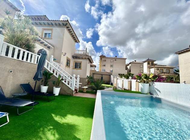 Resale - Villa - Orihuela - Villamartin
