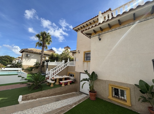 Resale - Villa - Orihuela - Villamartin
