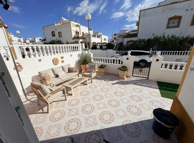 Resale - Villa - Los Montesinos - entre naranjos