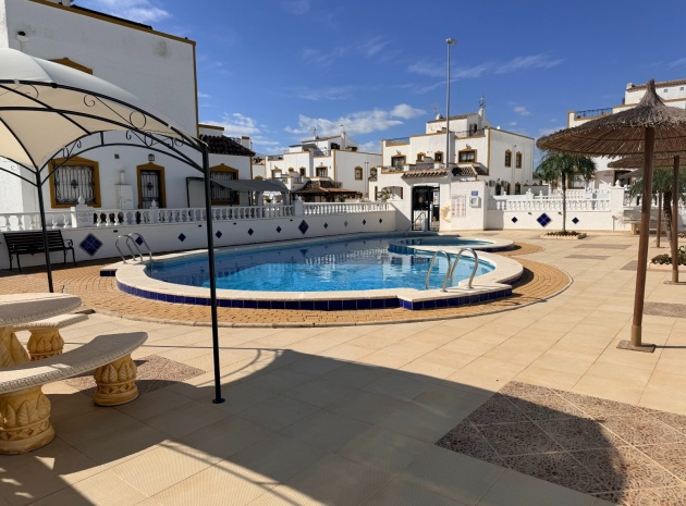Resale - Villa - Los Montesinos - entre naranjos