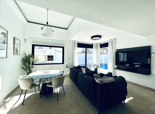 Resale - Villa - Guardamar del Segura - Urbanización El Raso