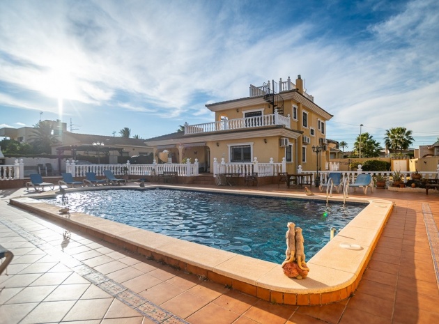 Resale - Villa - Torrevieja - Torrevieja Centro