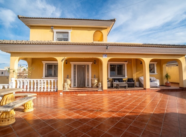 Resale - Villa - Torrevieja - Torrevieja Centro