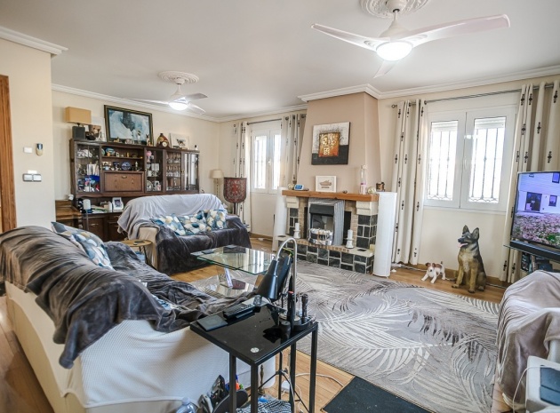 Resale - Villa - Torrevieja - Torrevieja Centro