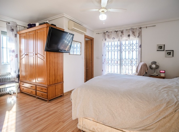Resale - Villa - Torrevieja - Torrevieja Centro