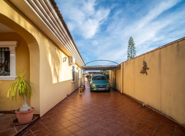 Resale - Villa - Torrevieja - Torrevieja Centro