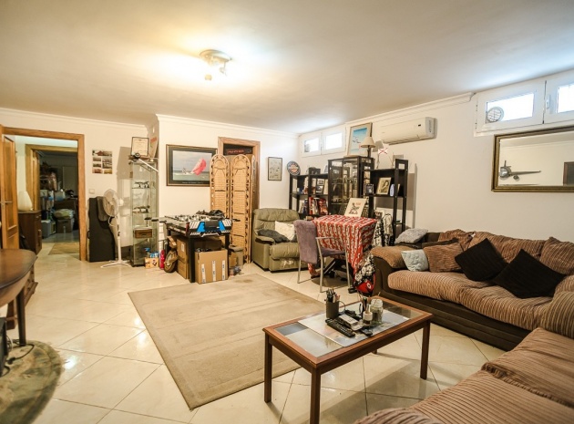 Resale - Villa - Torrevieja - Torrevieja Centro