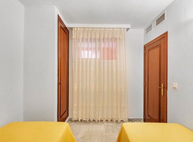 Resale - Apartment - Torrevieja - Playa De Los Locos