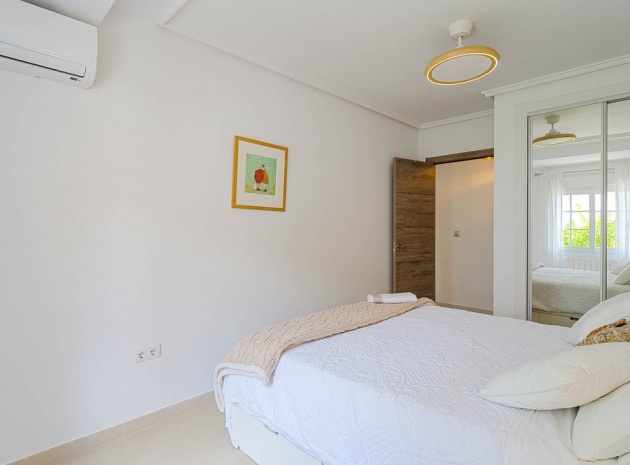 Resale - Villa - Orihuela - Villamartin