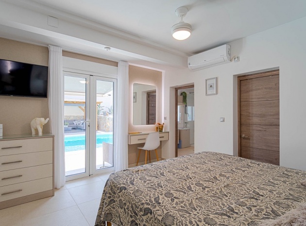 Resale - Villa - Orihuela - Villamartin