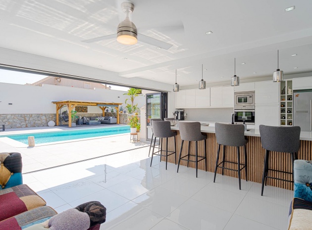 Resale - Villa - Villamartin - las filipinas