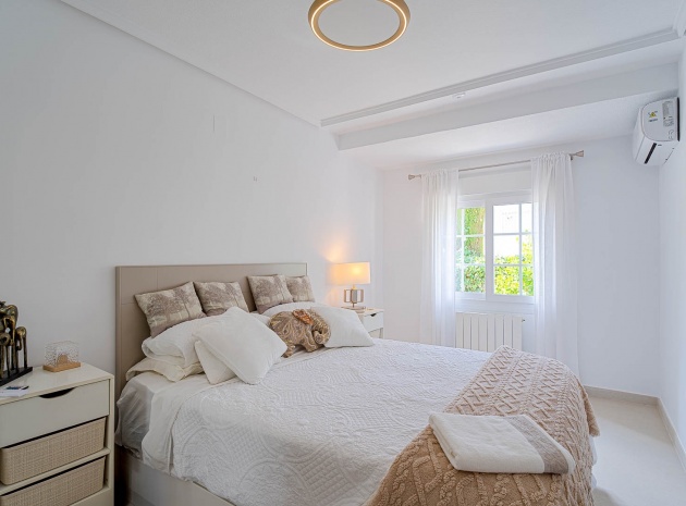 Resale - Villa - Villamartin - las filipinas