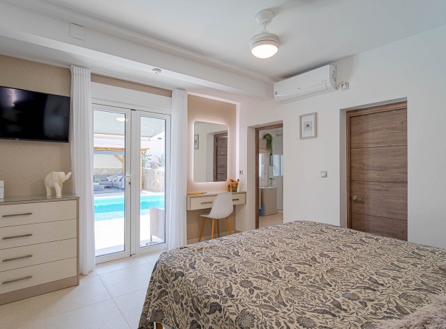 Resale - Villa - Villamartin - las filipinas