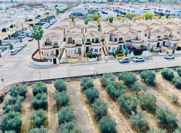 Resale - Villa - Los Montesinos - La Herada