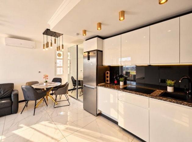 Resale - Villa - Torrevieja - Torrevieja Centro
