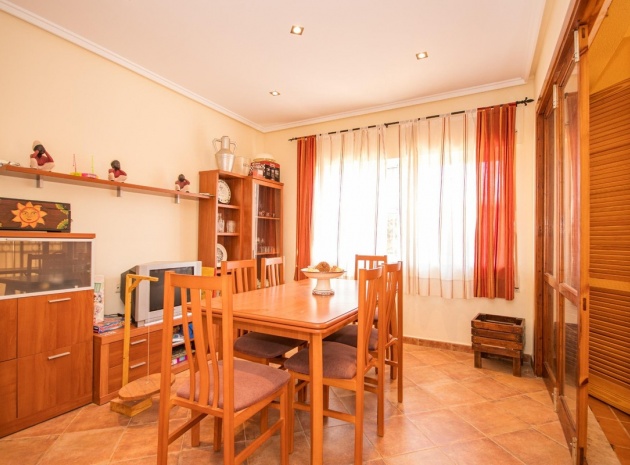 Resale - Villa - Torrevieja - Torrevieja Centro