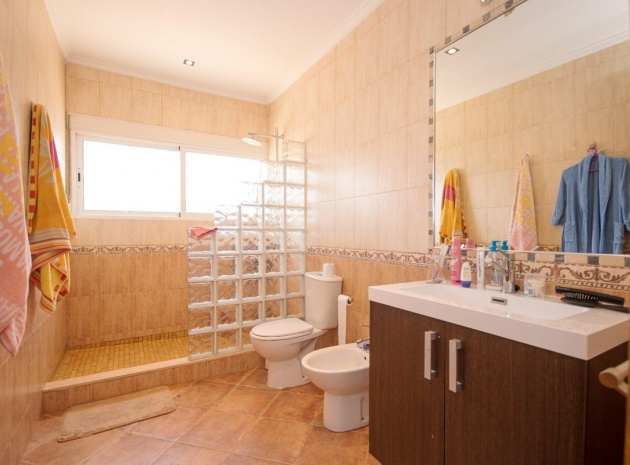 Resale - Villa - Torrevieja - Torrevieja Centro