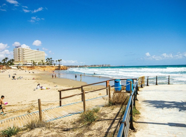 Resale - Villa - Torrevieja - Torrevieja Centro