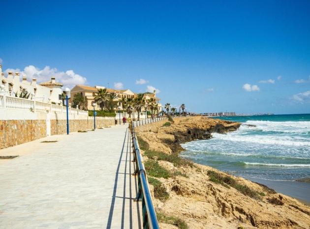 Resale - Villa - Torrevieja - Torrevieja Centro