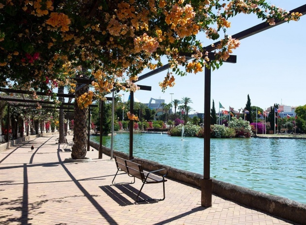 Resale - Villa - Torrevieja - Torrevieja Centro
