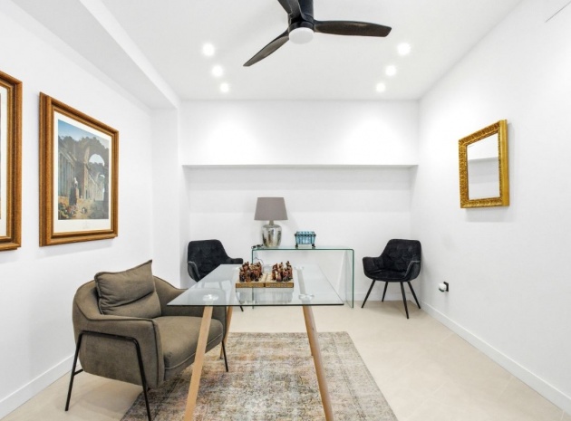 Resale - Apartment - Torrevieja - Torrevieja Centro