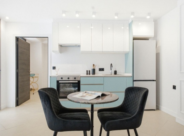 Resale - Apartment - Torrevieja - Torrevieja Centro