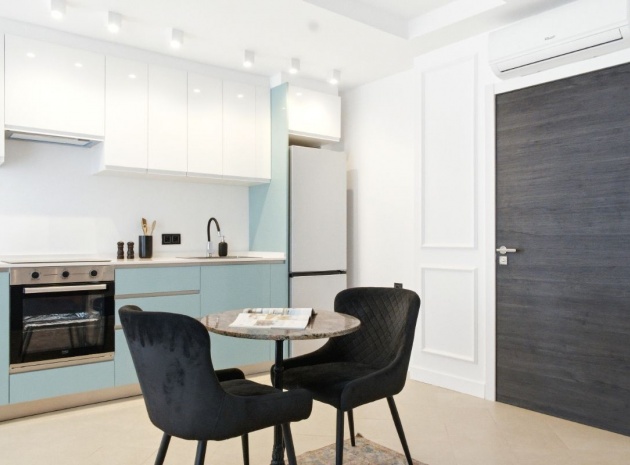 Resale - Apartment - Torrevieja - Torrevieja Centro