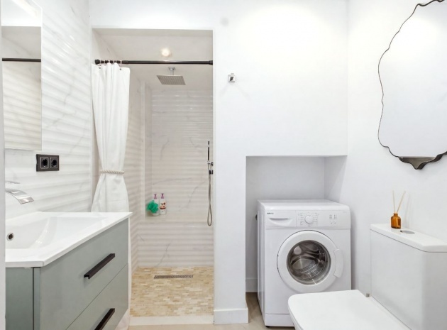 Resale - Apartment - Torrevieja - Torrevieja Centro